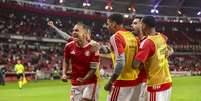 Alan Patrick, do Internacional, comemora o seu gol durante a partida de ida entre Internacional e Corinthians v&aacute;lida pelas oitavas de final da Copa do Brasil 2026, no Est&aacute;dio Beira-Rio, em Porto Alegre, neste domingo, 2.  Foto: LEONARDO MAYER/AG&Ecirc;NCIA F8 / Estad&atilde;o