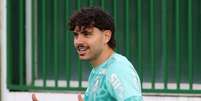 Maur&iacute;cio do Palmeira d&aacute; a cotovelada em Cac&aacute; do Vit&oacute;ria - Foto: Reprodu&ccedil;&atilde;o de v&iacute;deo / Jogada10