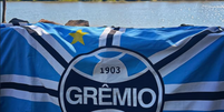 Foto: Bandeira do Gr&ecirc;mio ( Reprodu&ccedil;&atilde;o/Instagram Gr&ecirc;mio/ @gremio) / G&aacute;vea News