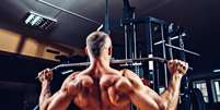 Um treino equilibrado de costas e bíceps ajuda a desenvolver força, postura e definição muscular Foto: Shutterstock / Sport Life