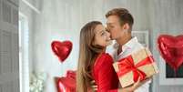 O primeiro relacionamento traz muitas descobertas, expectativas e d&uacute;vidas  Foto: Shutterstock / todateen