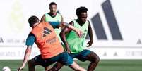 Divulga&ccedil;&atilde;o / Real Madrid - Legenda: Vini Jr participa de treino do Real Madrid: jogador tem nome especulado no Arsenal  Foto: Jogada10