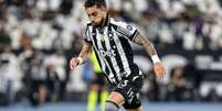 Foto: Alex Telles em atuação pelo Botafogo, no Nilton Santos ( Arthur Barreto/BFR) / Gávea News