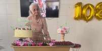 Mulher mais velha de Goi&aacute;s celebra 108 anos com churrasco, bolo e muita emo&ccedil;&atilde;o Foto: Reprodu&ccedil;&atilde;o/Instagram @casadoidosodnl