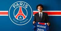 Maghnes Akliouche assinou contrato com o PSG at&eacute; 2031 - Foto: Divulga&ccedil;&atilde;o / PSG / Jogada10
