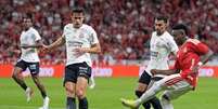 Corintians perdeu por dois gols no Beira-Rio e busca virada hist&oacute;rica em S&atilde;o Paulo  Foto: Action Plus Sports/Alamy Live News