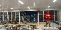 &Ocirc;nibus sai da pista, invade restaurante e mata mulher em Santa Catarina  Foto: Divulga&ccedil;&atilde;o/Corpo de Bombeiros de Santa Catarina