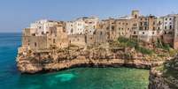 Polignano a Mare &eacute; conhecida por fal&eacute;sia e praias de &aacute;guas verdes  Foto: ANSA / Ansa - Brasil
