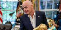 Infantino enfrenta questionamentos após decisões polêmicas no comando da Fifa –  Foto: Divulgação/Fifa / Jogada10