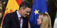 Giorgia Meloni conversa com Pedro S&aacute;nchez ao receb&ecirc;-lo em Roma em 2023  Foto: ANSA / Ansa - Brasil