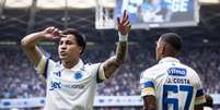 Cruzeiro sobe na tabela e j&aacute; flerta com a parte de cima - Foto: Gustavo Aleixo/Cruzeiro / Jogada10
