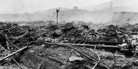 Ruínas fumegantes em Nagasaki, sul do Japão, a 700 metros do local onde a segunda bomba atômica foi lançada pelos Estados Unidos, em 9 de agosto de 1945.  Foto: © UN Photo/Yosuke Yamahata / RFI