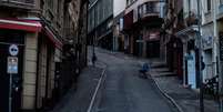 Regi&atilde;o da 25 de mar&ccedil;o, no centro de S&atilde;o Paulo, &eacute; marcada pelo com&eacute;rcio popular de dia, mas fica esvaziada &agrave; noite  Foto: Gustavo Basso/DW