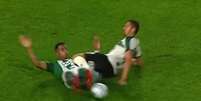 Max Alves sofreu les&atilde;o no confronto da Chapecoense contra o Coritiba Foto: Reprodu&ccedil;&atilde;o/Caz&eacute;TV