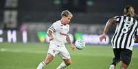 Soteldo em a&ccedil;&atilde;o pelo Fluminense. Foto: Nayra Halm/FotoArena/Alamy Live News