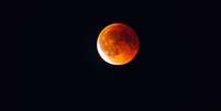 Eclipse lunar pode deixar a Lua com tom avermelhado  Foto: Getty Images / BBC News Brasil