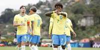 Bruninho d&aacute; um mortal para comemorar o primeiro gol do Brasil - Foto: Rafael Ribeiro / CBF / Jogada10