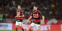 Jorginho (Flamengo) durante jogo contra o Vit&oacute;ria. Foto: Nayra Halm / Alamy Live News.