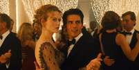 Nicole Kidman e Tom Cruise em cena de 'De Olhos Bem Fechados', filme de Stanley Kubrick.  Foto: Warner Bros/Reprodu&ccedil;&atilde;o / Estad&atilde;o