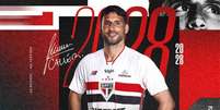 Calleri assina contrato com o S&atilde;o Paulo at&eacute; o fim de 2028 &mdash;  Foto: Rubens Chiri e Miguel Schincariol/Saopaulofc.net / Jogada10