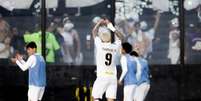 Gabigol exaltou Neymar ap&oacute;s a vit&oacute;ria do Santos sobre o Vasco, em S&atilde;o Janu&aacute;rio &ndash;  Foto: Reinaldo Campos / Santos FC / Jogada10