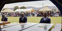 Funeral de v&iacute;timas de naufr&aacute;gio no Lago Kariba, no Zimb&aacute;bue  Foto: ANSA / Ansa - Brasil