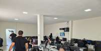 O escrit&oacute;rio da Pixbet em Serra Branca (PB) emprega cerca de 100 pessoas que trabalham no call center da casa de apostas  Foto: Vin&iacute;cius Valfr&eacute;/Estad&atilde;o / Estad&atilde;o