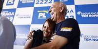 A ex-primeira-dama Michelle Bolsonaro (c), candidata do PL ao Senado pelo Distrito Federal, participa de um ato político em Vicente Pires, em apoio à candidatura de Alberto Fraga (PL), nesta terça-feira, 18 de agosto de 2026. No mesmo palanque, esteve o ex- governador José Roberto Arruda, candidato ao Governo do Distrito Federal  Foto: Estadão Conteúdo/Wilton Junior