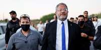 O Ministro da Segurança Nacional de Israel, Itamar Ben-Gvir, fotografado em 19 de julho de 2026 junto com israelenses pró-colonização em uma marcha em direção à Faixa de Gaza sob o lema "Depois de 21 anos, estamos voltando para casa", referindo-se à retirada unilateral de cerca de 8.500 colonos judeus da Faixa de Gaza em 2005.  Foto: REUTERS - Amir Cohen / RFI