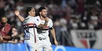Luciano e Calleri celebram classifica&ccedil;&atilde;o do S&atilde;o Paulo na Sul-Americana - Foto: Divulga&ccedil;&atilde;o / Conmebol / Jogada10