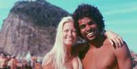 Surfista brasileiro Victor Bernardo e esposa sofrem grave acidente de carro na Calif&oacute;rnia Foto: