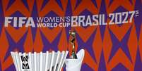 Trof&eacute;u da Copa do Mundo Feminina   Foto: Arnd Wiegmann &ndash; FIFA/FIFA via Getty Images