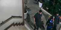 Homem se entregou no in&iacute;cio da tarde desta quinta-feira, 20  Foto: Reprodu&ccedil;&atilde;o/TV Globo