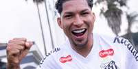Rony &eacute; o novo refor&ccedil;o do Santos Foto: Rony &eacute; o novo refor&ccedil;o do Santos ( Raul Baretta/Santos FC) / G&aacute;vea News