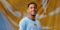 Foto: Savinho em sua apresenta&ccedil;&atilde;o no City ( Divulga&ccedil;&atilde;o oficial/Man.City) / G&aacute;vea News