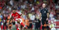 Bruno Guimar&atilde;es cobrando p&ecirc;nalti pelo Arsenal. Foto: Every Second Media / Alamy Live News.