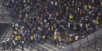 Torcedores do Rosario Central entraram em confronto com a Pol&iacute;cia Militar na Neo Qu&iacute;mica Arena  Foto: Reprodu&ccedil;&atilde;o/X/@liberta___depre