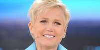 Turn&ecirc; 'O &Uacute;ltimo Voo da Nave' faz Xuxa Meneghel ganhar apelo de carnavalesco: 'Penso que era para essa mulher ter muito orgulho do que foi feito'; h&aacute; 22 anos, desfile teve famosa atriz ainda crian&ccedil;a e pais da apresentadora. Foto: Divulga&ccedil;&atilde;o/RecordTV / Purepeople