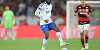 Gerson, do Cruzeiro, durante partida contra o Flamengo pela Libertadores. Foto: Nayra Halm/FotoArena/Alamy Live News