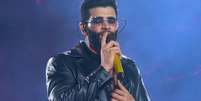 Gusttavo Lima no show exibido na Globo: o afastamento continua, por&eacute;m, menos radical Foto: Reprodu&ccedil;&atilde;o/TV