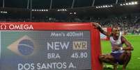 Brasileiro Alison dos Santos amplia cole&ccedil;&atilde;o de medalhas em competi&ccedil;&otilde;es internacionais. E agora com recorde mundial &ndash;  Foto: Sona Maleterova/Getty Images / Jogada10