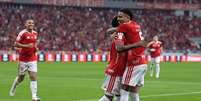 Johan Carbonero, do Internacional, comemora gol com Matheus Bahia contra o Remo pelo Brasileir&atilde;o. Foto: Max Peixoto/DiaEsportivo/Alamy Live News