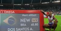 Alisson dos Santos quebra recorde mundial dos 400m com barreira em etapa de Zurique.   Foto: Sona Maleterova/ Getty Images