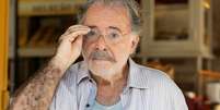 A psicologia diz que a parte mais solit&aacute;ria de envelhecer n&atilde;o &eacute; estar sozinho, mas sim perceber que algumas amizades n&atilde;o sobrevivem quando voc&ecirc; para de tomar a iniciativa. Foto: Divulga&ccedil;&atilde;o/TV Globo / Purepeople