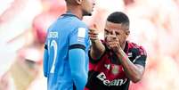 Gilvan de Souza/Flamengoi - Legenda: Samuel LIno comemora um de seus dois gols sobre o Botafogo  Foto: Jogada10