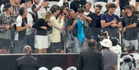 Menino ganha camisa de Neymar ao final do jogo  Foto: Reprodu&ccedil;&atilde;o/GE TV
