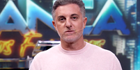 Luciano Huck manda recado para Lito Sousa no Doming&atilde;o  Foto: Reprodu&ccedil;&atilde;o/Globo