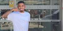 Gabriel Jesus desembarcou na Espanha para realizar exames m&eacute;dicos e assinar com o Barcelona &ndash;  Foto: Reprodu&ccedil;&atilde;o / Jogada10