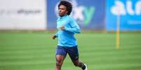 Willian durante treino no CT do Gr&ecirc;mio (Foto: Lucas Uebel/Gr&ecirc;mio)  Foto: Willian durante treino no CT do Gr&ecirc;mio ( Lucas Uebel/Gr&ecirc;mio) / G&aacute;vea News