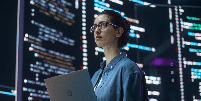 Empreendedores e executivos precisam compreender melhor os impactos financeiros, jurídicos, reputacionais e estratégicos da inteligência artificial nos negócios  Foto: Gorodenkoff | Shutterstock / Portal EdiCase